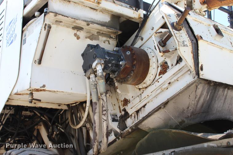 image for item DE3834 1995 Roadtec SB2500 Shuttle Buggy material transfer vehicle