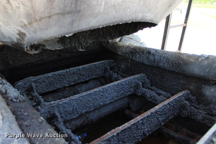 image for item DE3834 1995 Roadtec SB2500 Shuttle Buggy material transfer vehicle