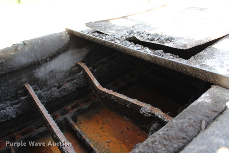 image for item DE3834 1995 Roadtec SB2500 Shuttle Buggy material transfer vehicle