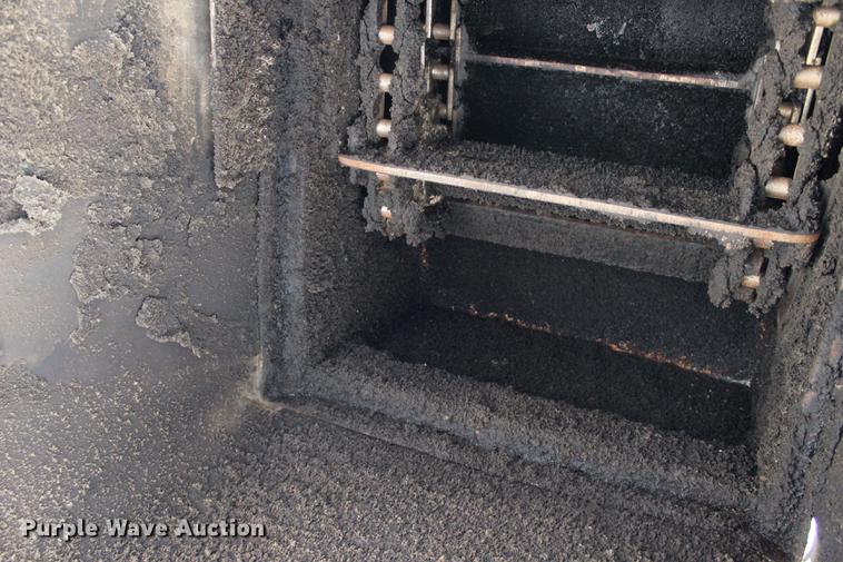 image for item DE3834 1995 Roadtec SB2500 Shuttle Buggy material transfer vehicle