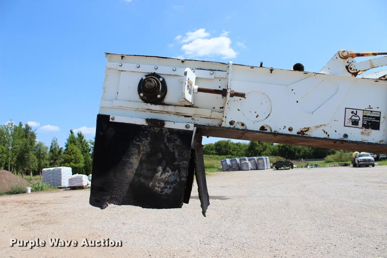 image for item DE3834 1995 Roadtec SB2500 Shuttle Buggy material transfer vehicle