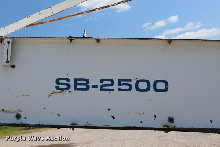 image for item DE3834 1995 Roadtec SB2500 Shuttle Buggy material transfer vehicle