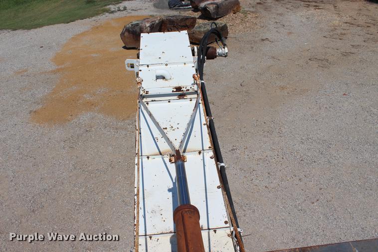 image for item DE3834 1995 Roadtec SB2500 Shuttle Buggy material transfer vehicle