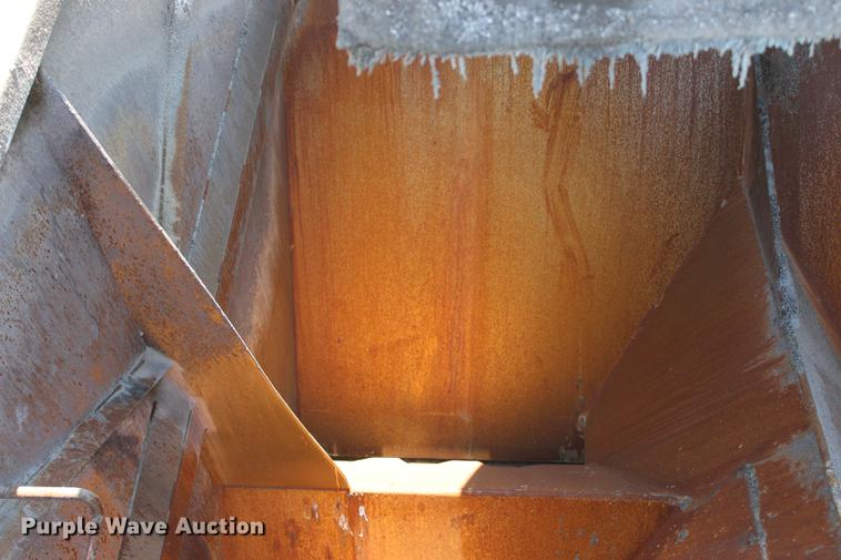 image for item DE3834 1995 Roadtec SB2500 Shuttle Buggy material transfer vehicle