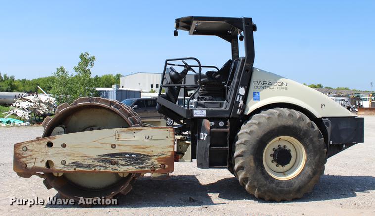 image for item DE3835 2005 Ingersoll Rand SD105F-TF single drum roller