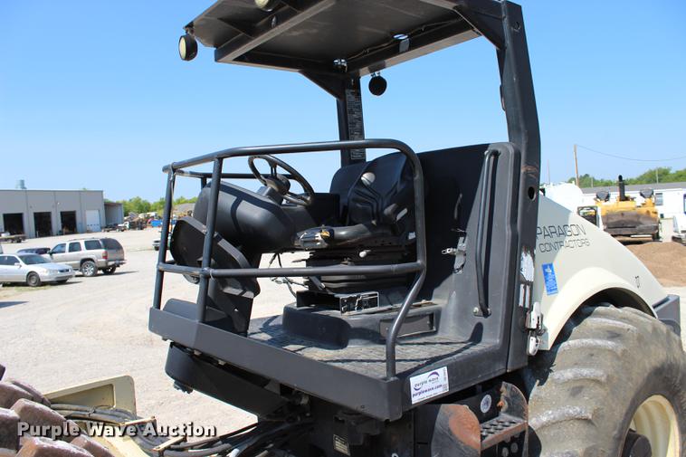 image for item DE3835 2005 Ingersoll Rand SD105F-TF single drum roller