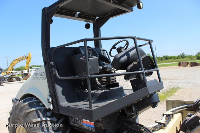 image for item DE3835 2005 Ingersoll Rand SD105F-TF single drum roller