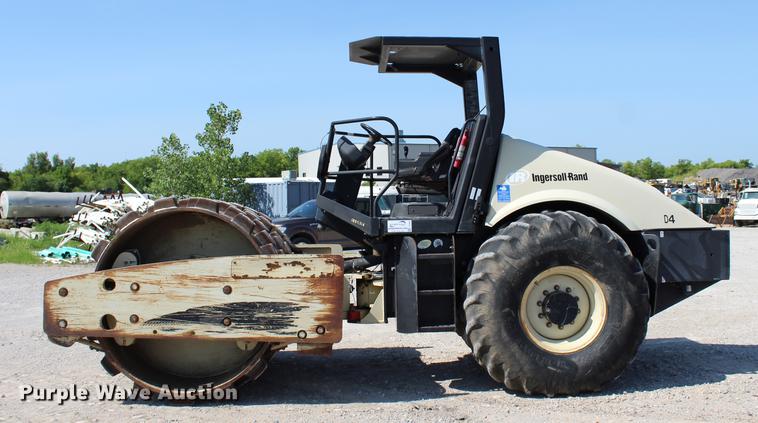 image for item DE3836 2005 Ingersoll Rand SD105F-TF single drum roller