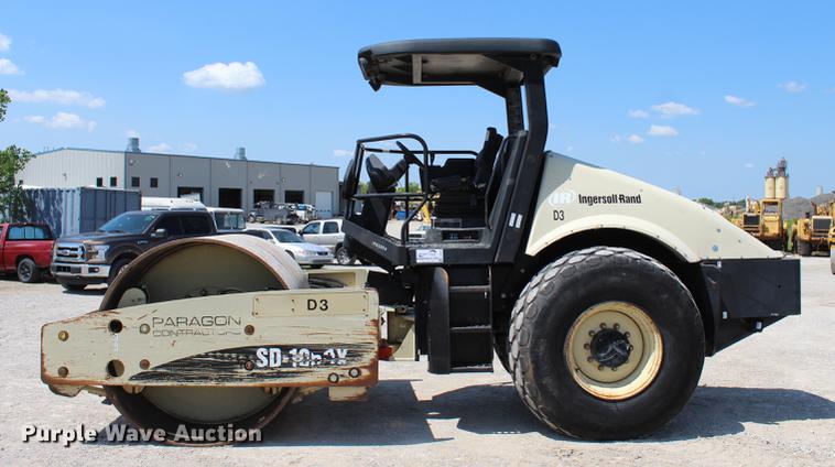 image for item DE3837 2005 Ingersoll Rand SD105DX-TF single drum roller