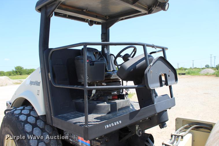 image for item DE3837 2005 Ingersoll Rand SD105DX-TF single drum roller