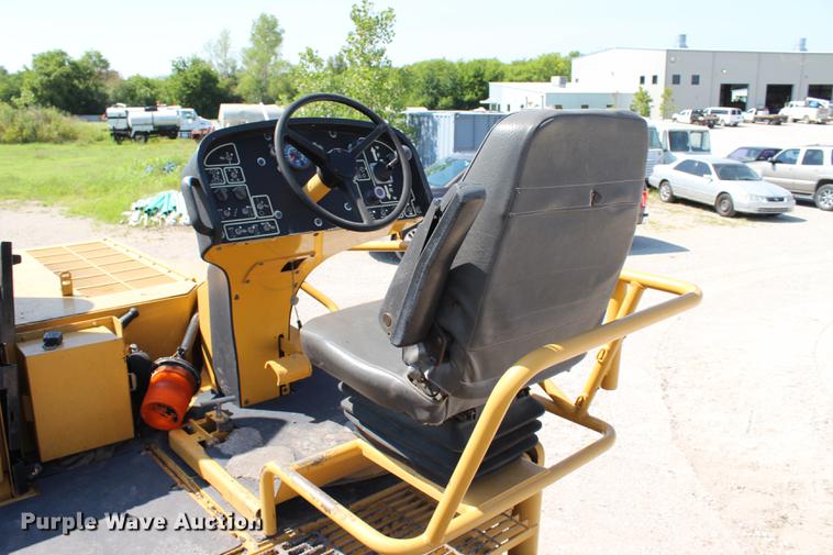 image for item DE3838 2010 Caterpillar AP1055D paver