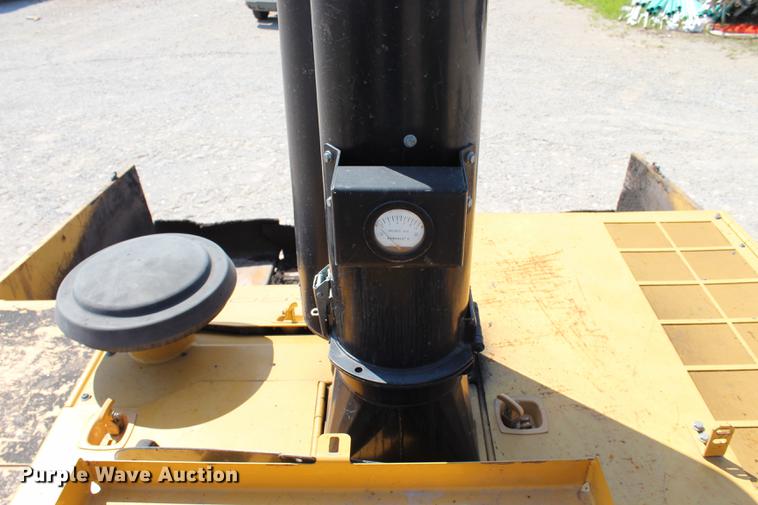 image for item DE3838 2010 Caterpillar AP1055D paver
