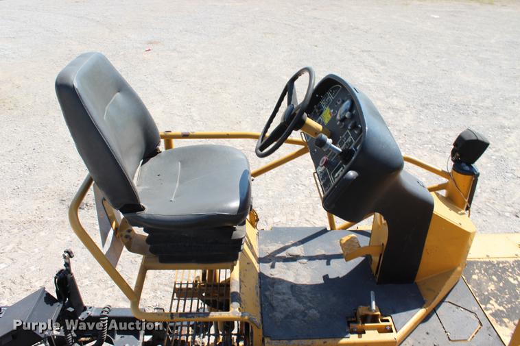 image for item DE3838 2010 Caterpillar AP1055D paver