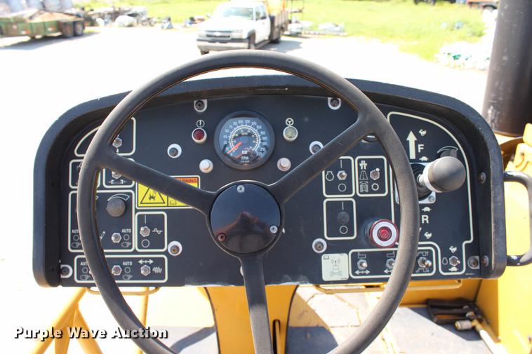 image for item DE3838 2010 Caterpillar AP1055D paver