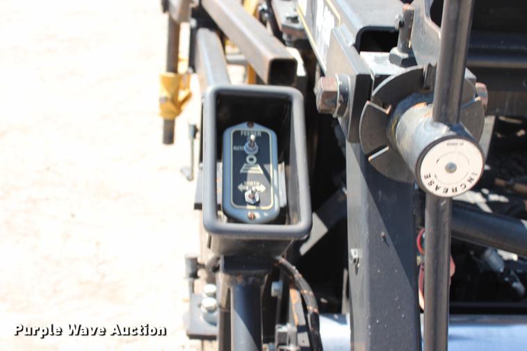 image for item DE3838 2010 Caterpillar AP1055D paver