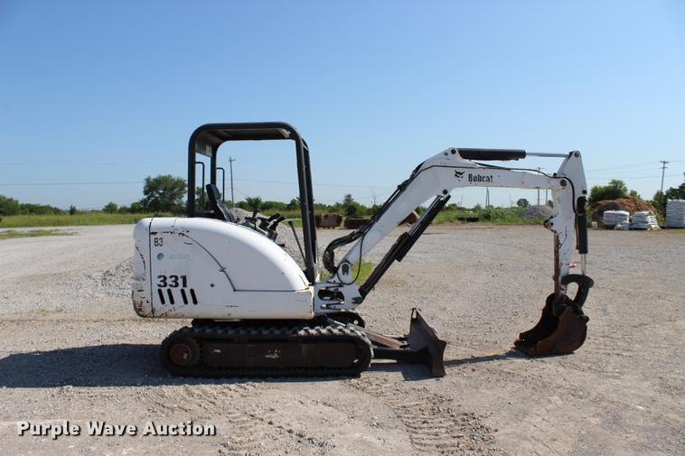 image for item DE3841 2002 Bobcat 331D mini excavator