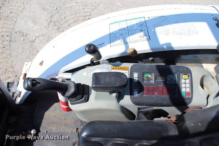 image for item DE3841 2002 Bobcat 331D mini excavator