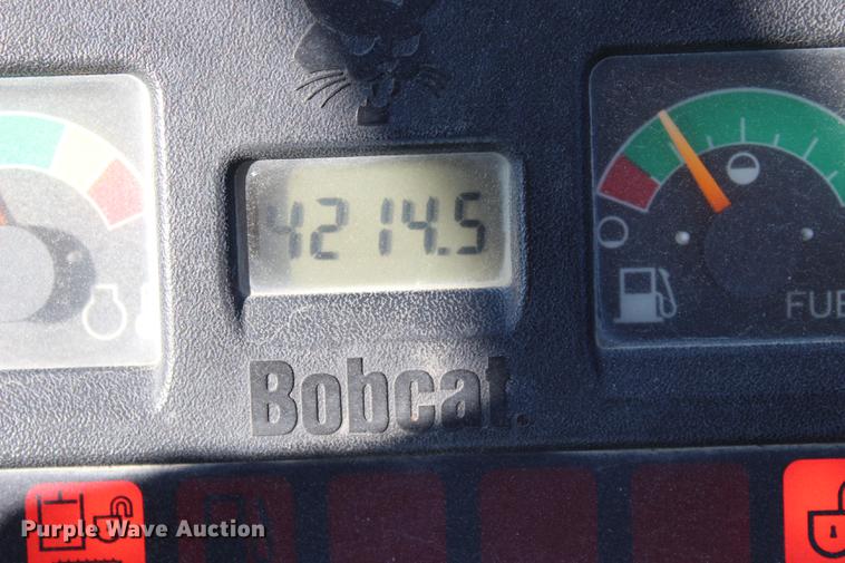 image for item DE3841 2002 Bobcat 331D mini excavator