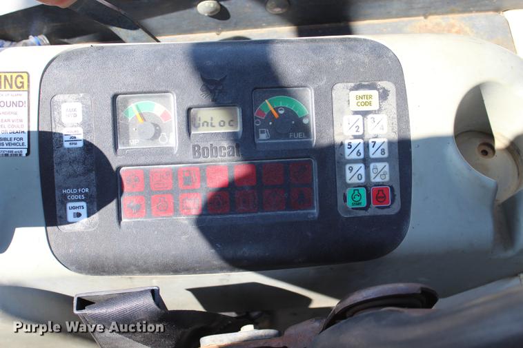 image for item DE3841 2002 Bobcat 331D mini excavator