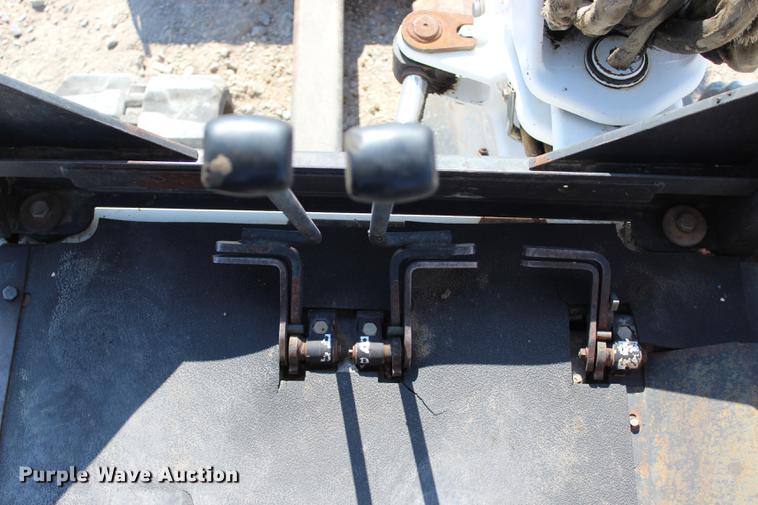 image for item DE3841 2002 Bobcat 331D mini excavator