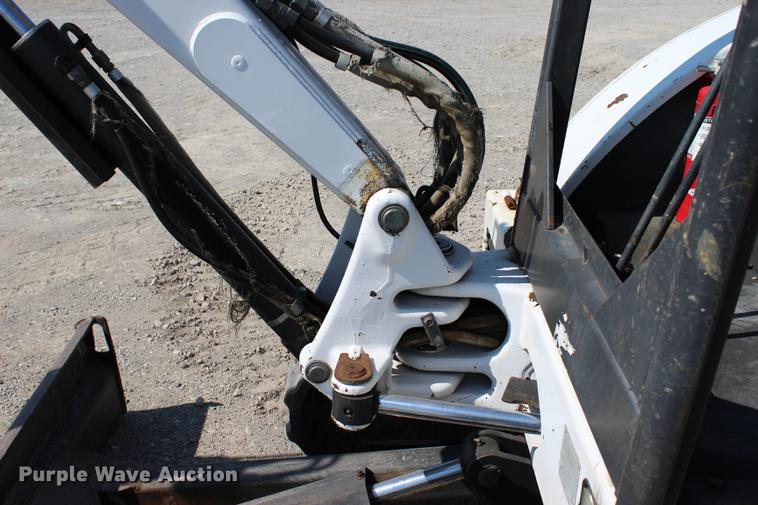 image for item DE3841 2002 Bobcat 331D mini excavator