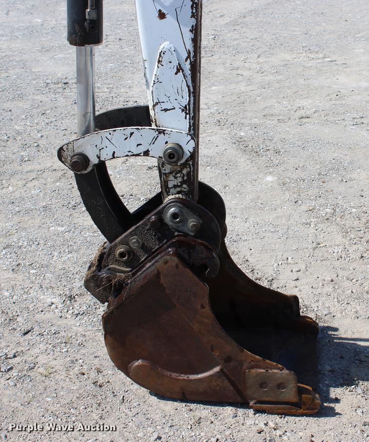 image for item DE3841 2002 Bobcat 331D mini excavator