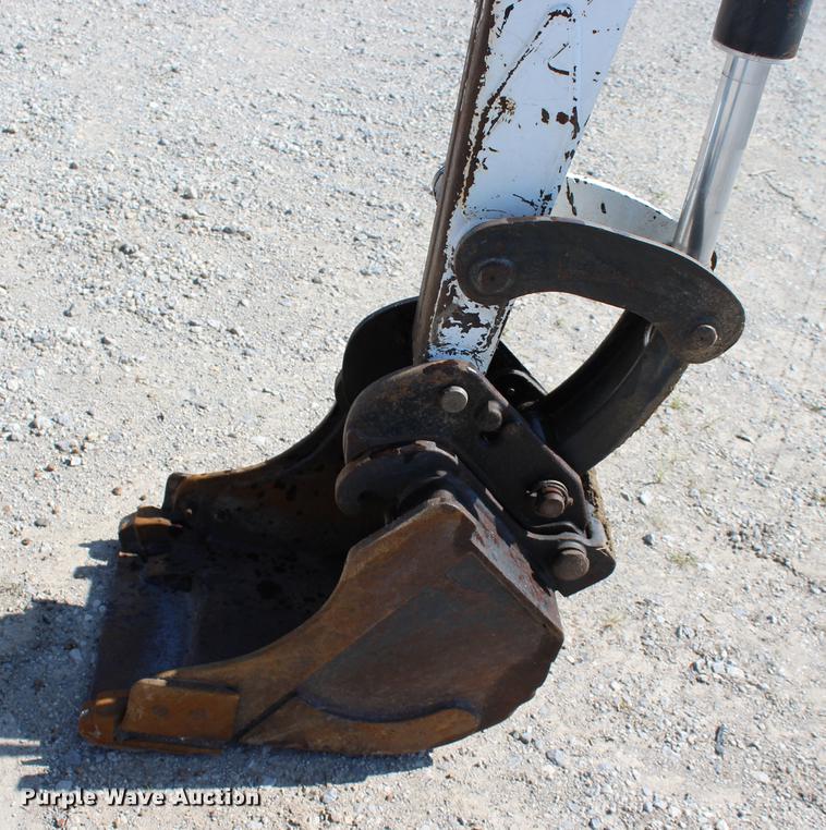 image for item DE3841 2002 Bobcat 331D mini excavator