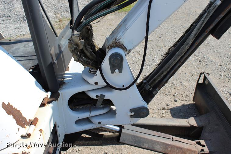 image for item DE3841 2002 Bobcat 331D mini excavator