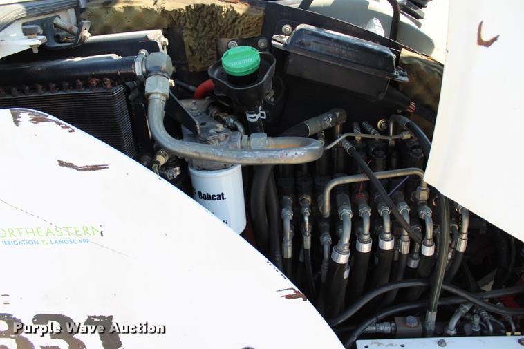 image for item DE3841 2002 Bobcat 331D mini excavator