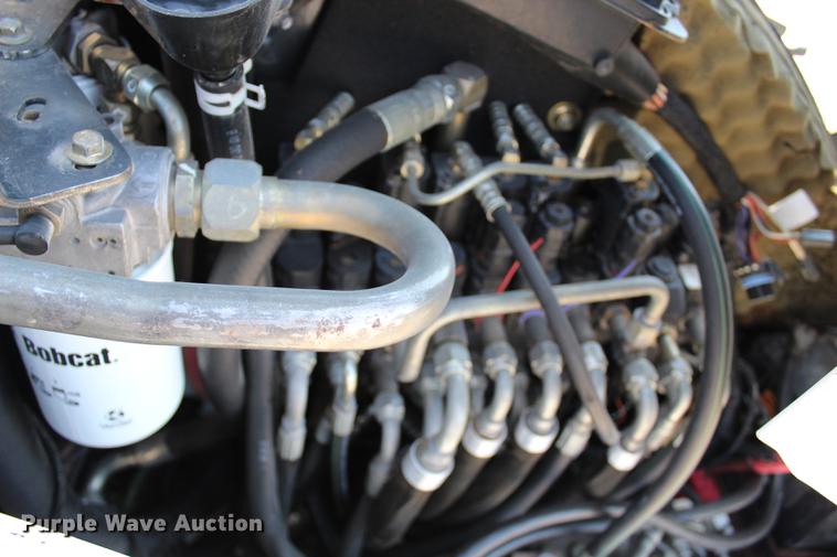 image for item DE3841 2002 Bobcat 331D mini excavator