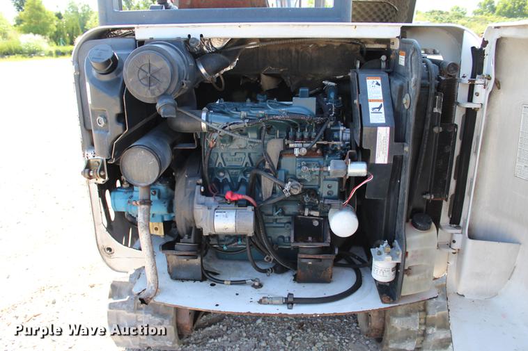 image for item DE3841 2002 Bobcat 331D mini excavator