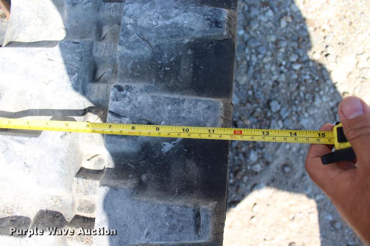 image for item DE3841 2002 Bobcat 331D mini excavator