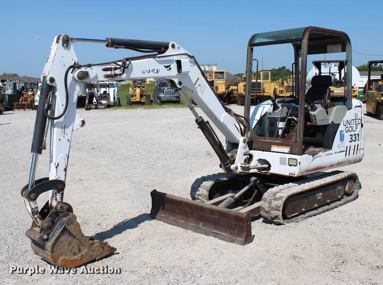 image for item DE3842 2001 Bobcat 331D mini excavator