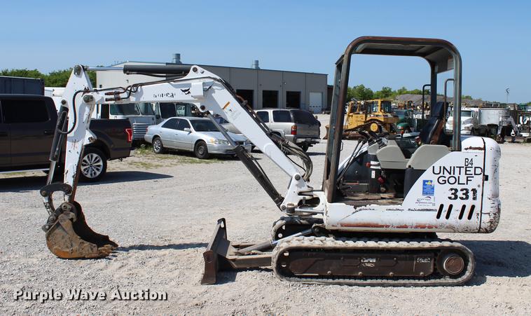 image for item DE3842 2001 Bobcat 331D mini excavator