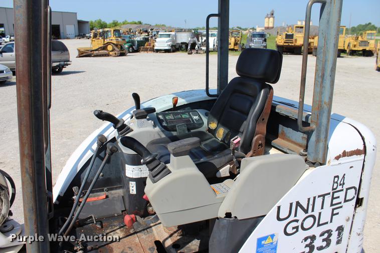 image for item DE3842 2001 Bobcat 331D mini excavator