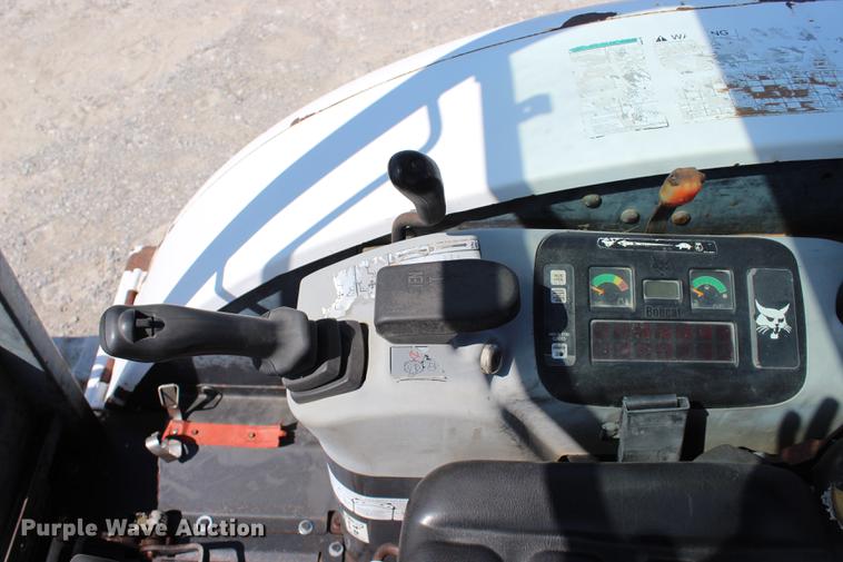 image for item DE3842 2001 Bobcat 331D mini excavator