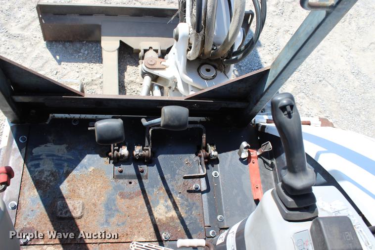 image for item DE3842 2001 Bobcat 331D mini excavator