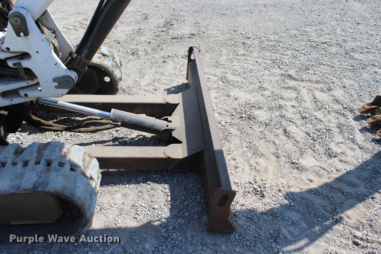 image for item DE3842 2001 Bobcat 331D mini excavator