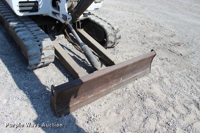 image for item DE3842 2001 Bobcat 331D mini excavator