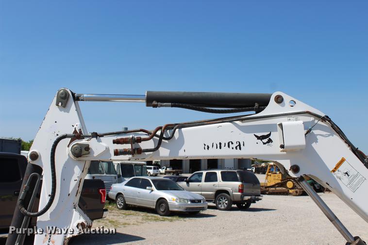 image for item DE3842 2001 Bobcat 331D mini excavator