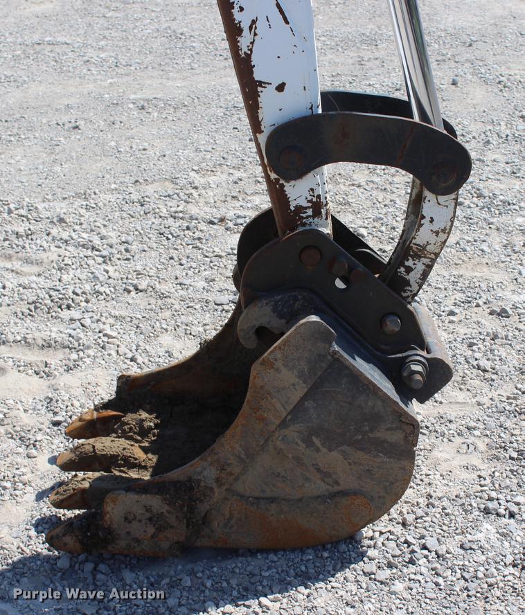image for item DE3842 2001 Bobcat 331D mini excavator