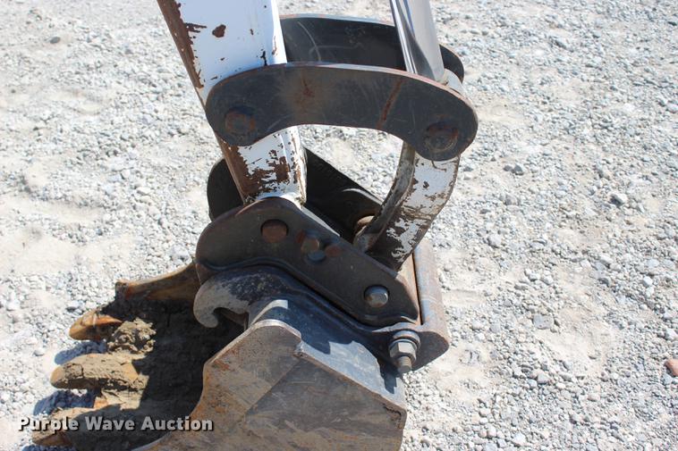 image for item DE3842 2001 Bobcat 331D mini excavator