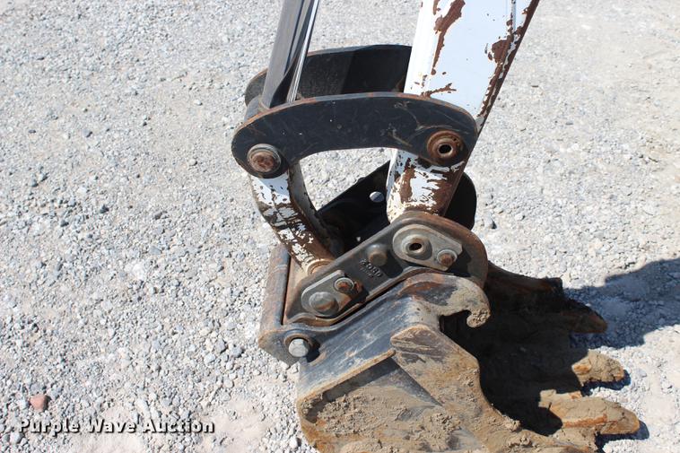 image for item DE3842 2001 Bobcat 331D mini excavator