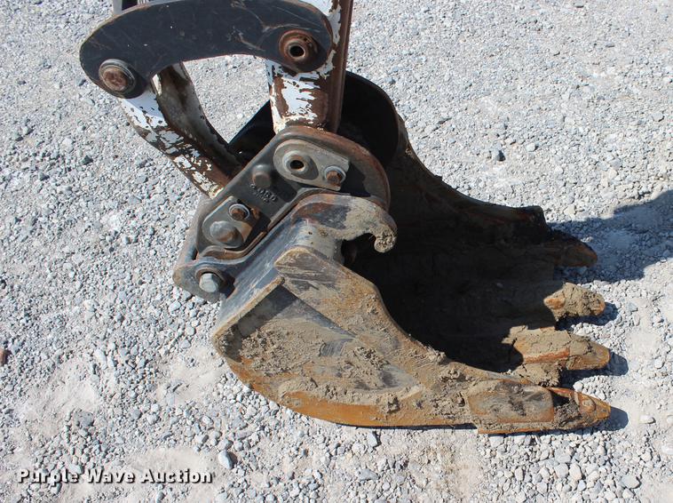 image for item DE3842 2001 Bobcat 331D mini excavator