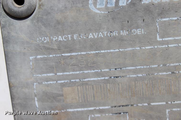 image for item DE3842 2001 Bobcat 331D mini excavator