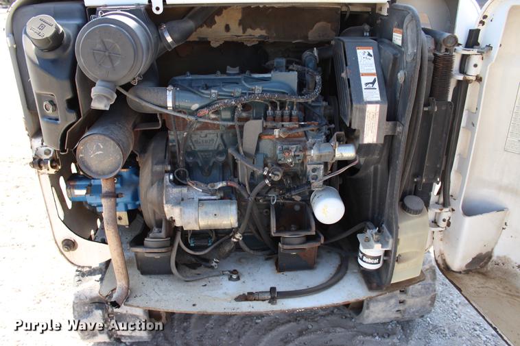 image for item DE3842 2001 Bobcat 331D mini excavator