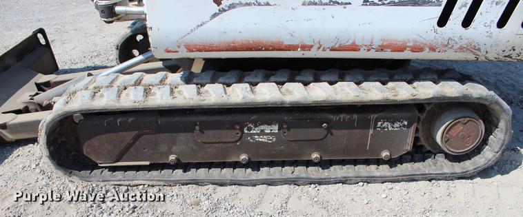 image for item DE3842 2001 Bobcat 331D mini excavator