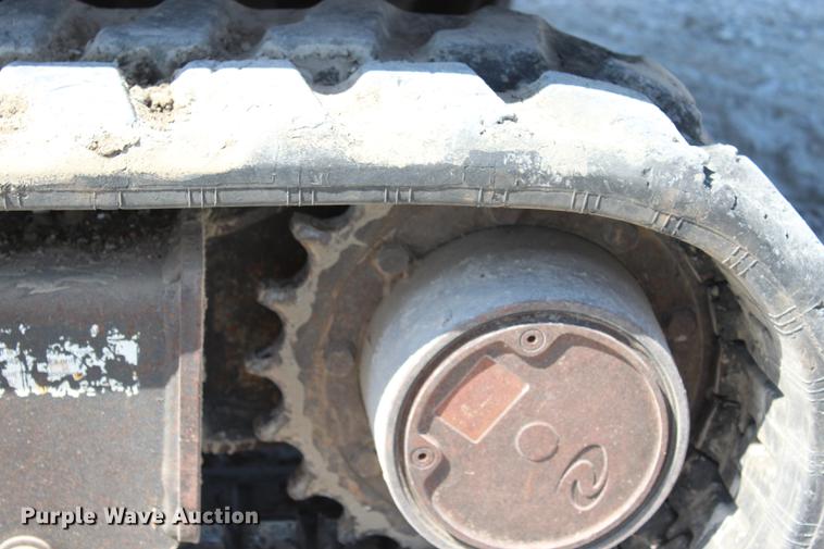 image for item DE3842 2001 Bobcat 331D mini excavator