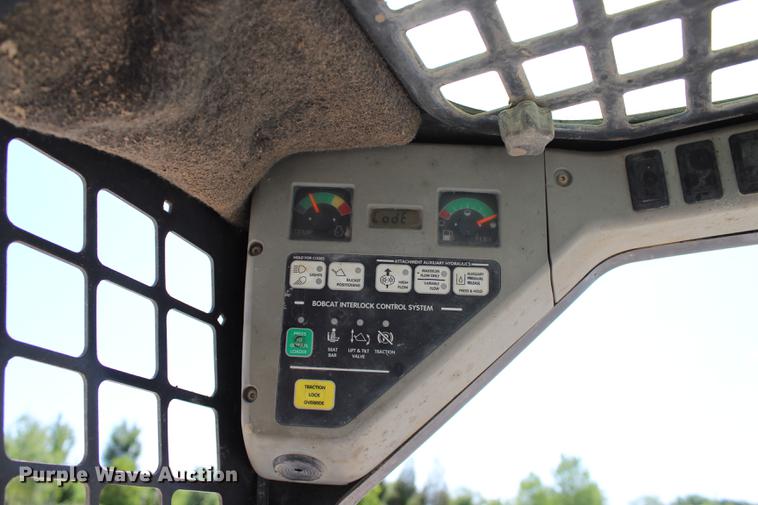 image for item DE3844 2002 Bobcat S250 skid steer