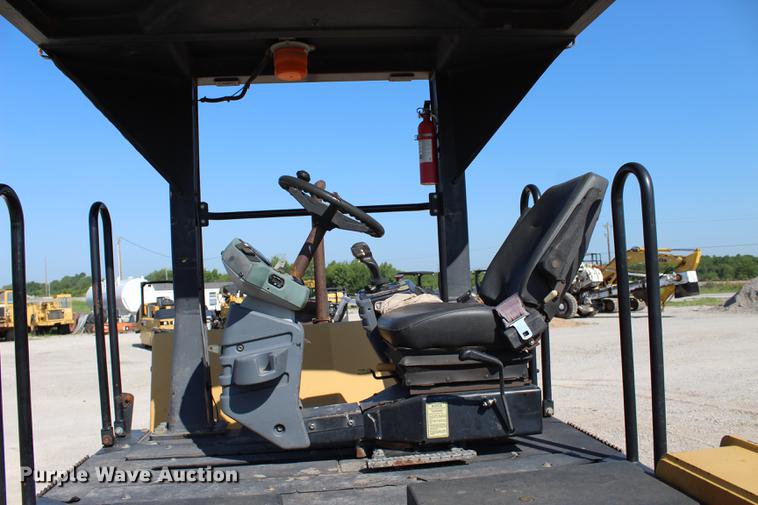 image for item DE3846 2006 Caterpillar CB-534D double drum roller